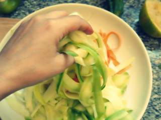 Pasta de calabacín con tuco (fideos de zucchini) - Paulina Cocina