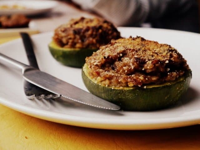 Cómo hacer zapallitos rellenos con arroz y verduras