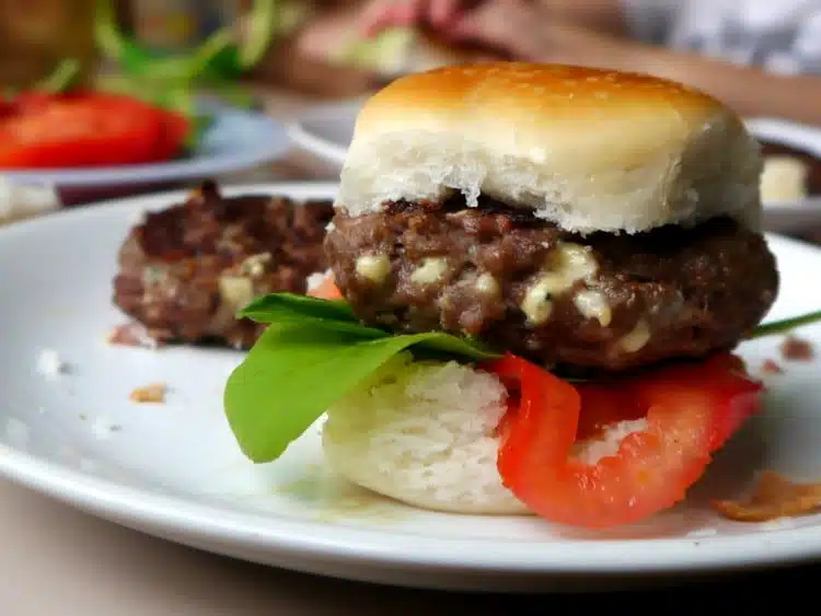 Mini Hamburguesas con Queso Azul