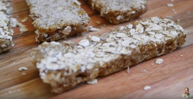 Barritas de cereales caseras para picar entre horas sin renunciar