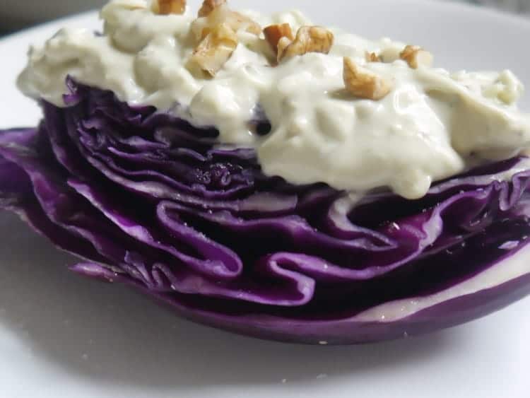 ensalada de repollo con roquefort