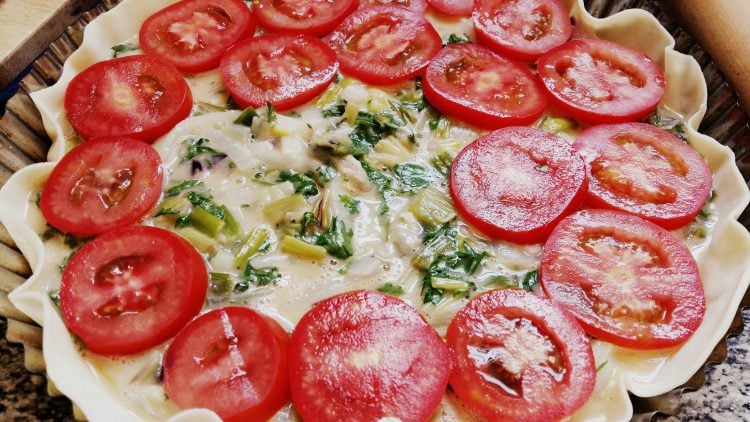 Tarta de tomate con queso y cebolla