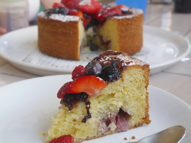 torta de frutos rojos detalle