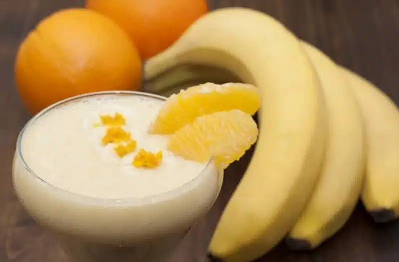 Licuado de banana con naranja