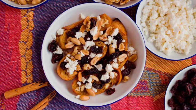 Capirotada: un postre para los amantes de los sabores auténticos receta de capirotada sencilla