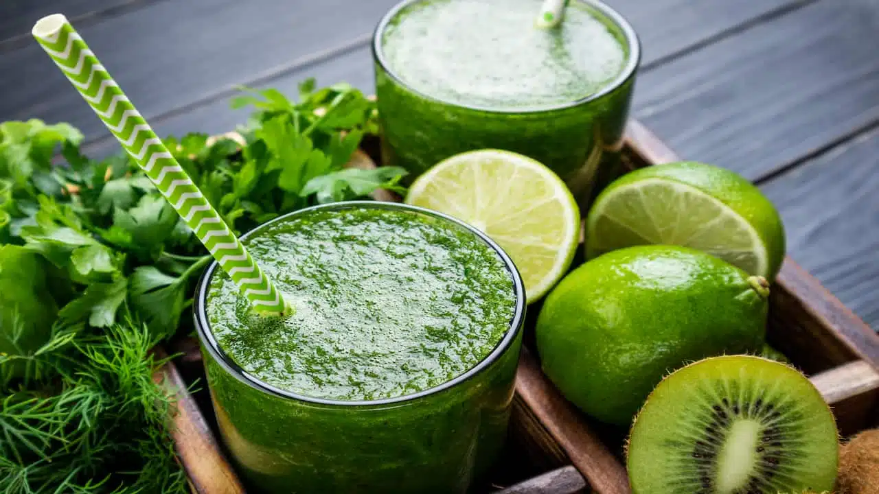 JUGO VERDE en LICUADORA - Recetas de Bebidas Saludables