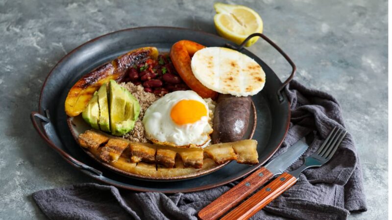 bandeja paisa calorías