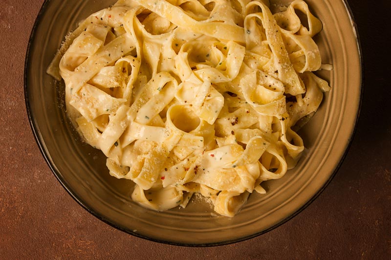 How to make fettuccini with alfredo sauce