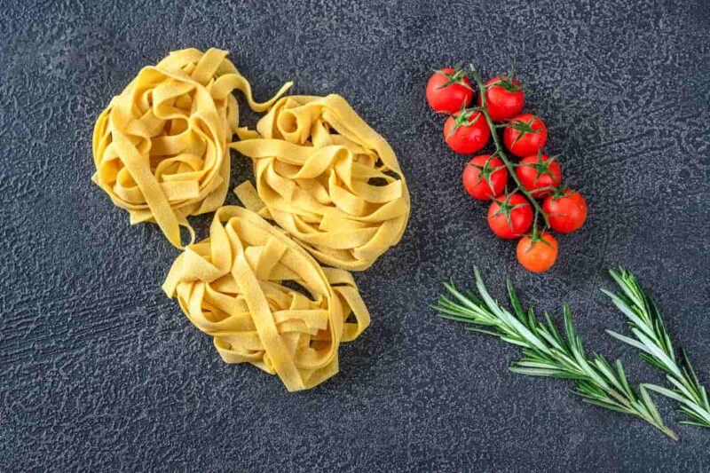 Pappardelle Bolognese, the long pasta that conquers palates pappardelle vs tagliatelle