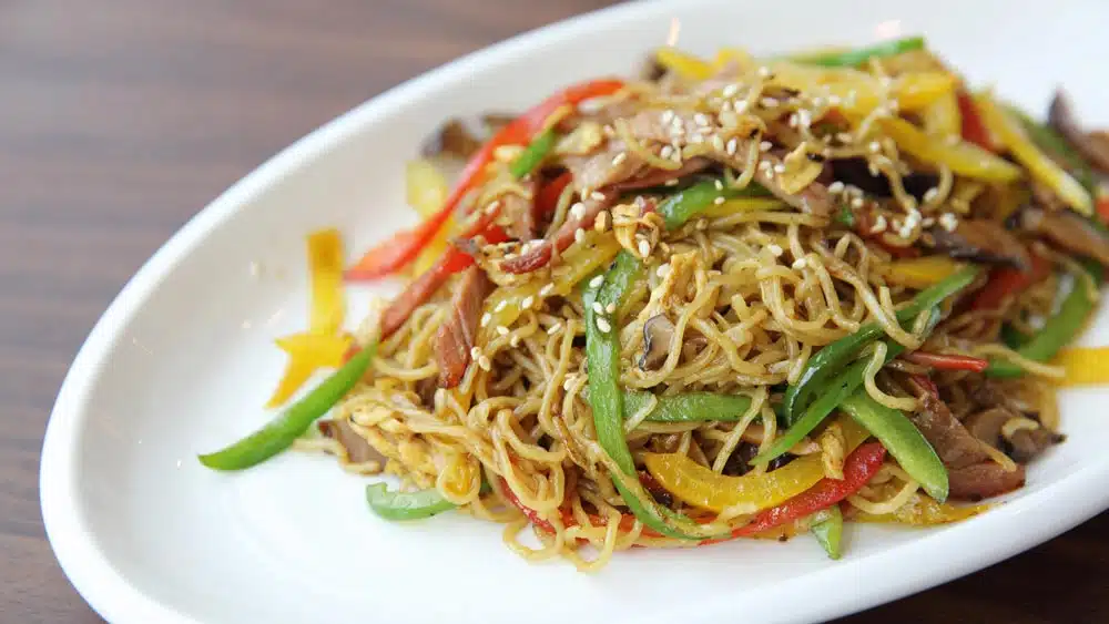 Fideos Chinos con Verduras ¡Sabor Oriental! - Paulina Cocina