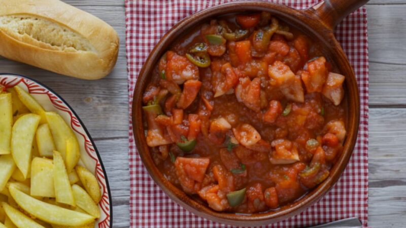 How to make magro with tomato, a classic tapa of Spanish cuisine lean with tomatoes