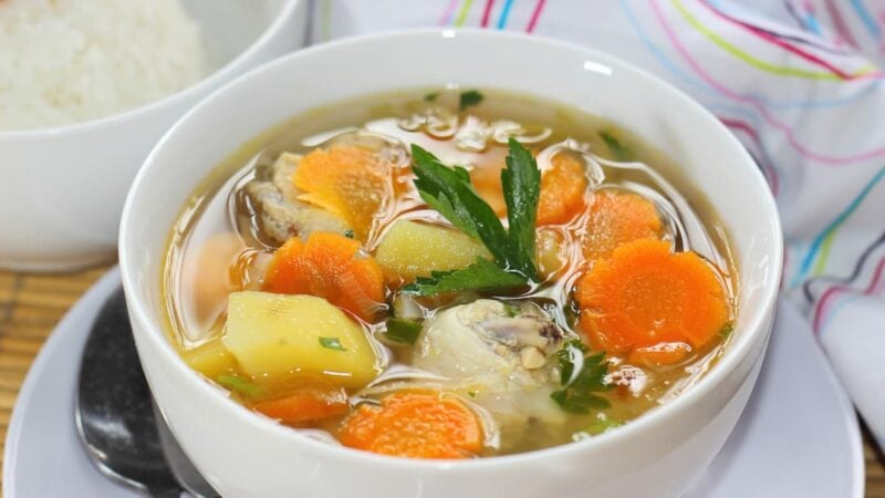 Chicken soup with noodles and vegetables: A recipe to get rid of the cold chicken noodle soup