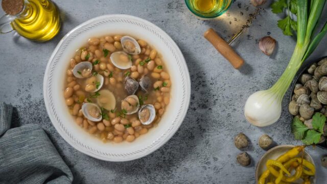how to make beans with clams