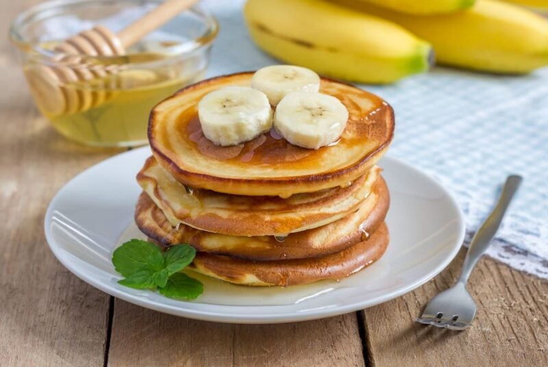 Quick and delicious breakfast? Banana oatmeal pancakes to the rescue! how to make oatmeal and banana pancakes