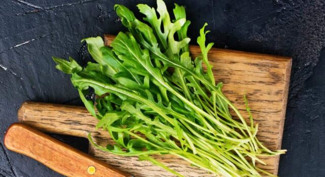 how to cook with arugula
