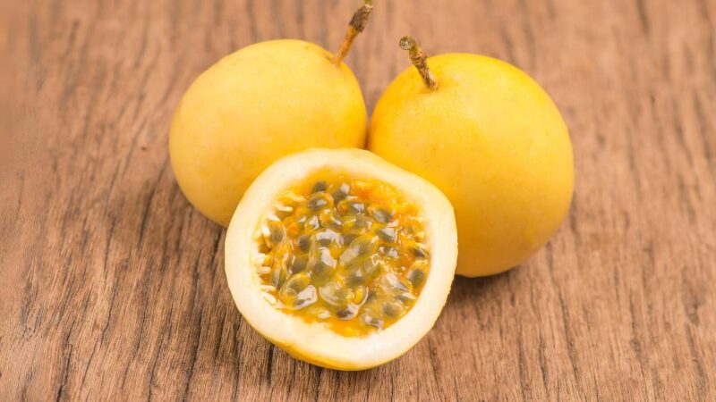 how to eat passion fruit