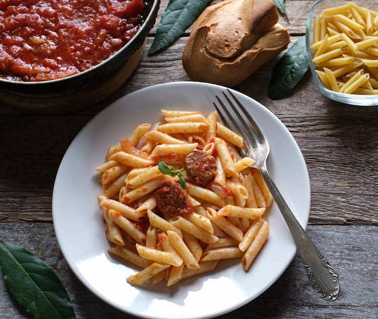 macarrones con chorizo receta casera y fácil