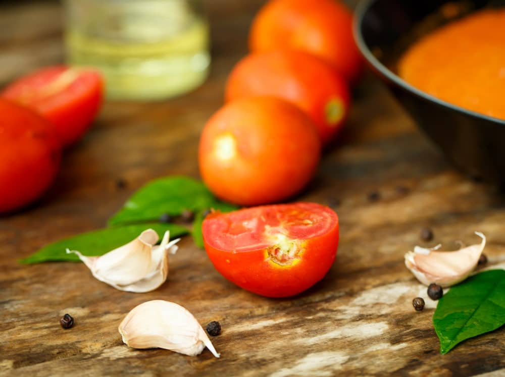 how to make tomato sauce