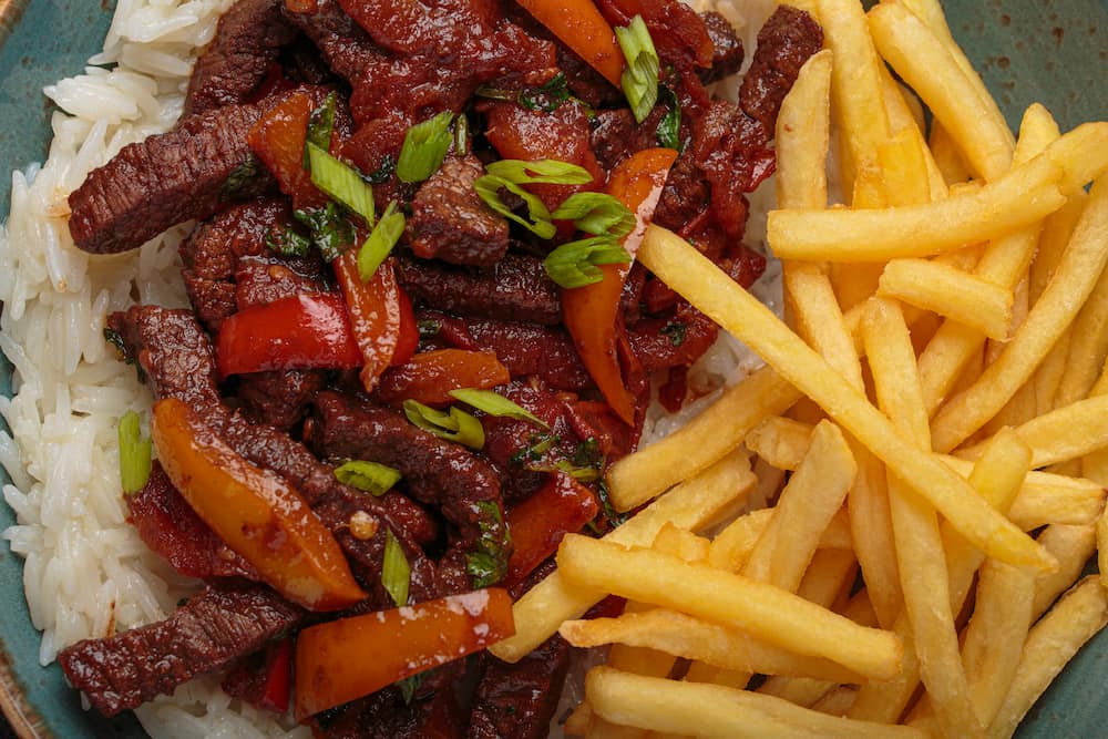 lomo saltado peruano