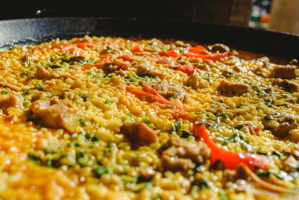 meat and vegetable paella